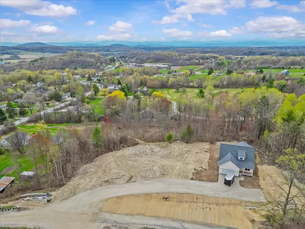 $224,900 | 6 Theresa Way, Unit 6, Hinesburg, VT 05461