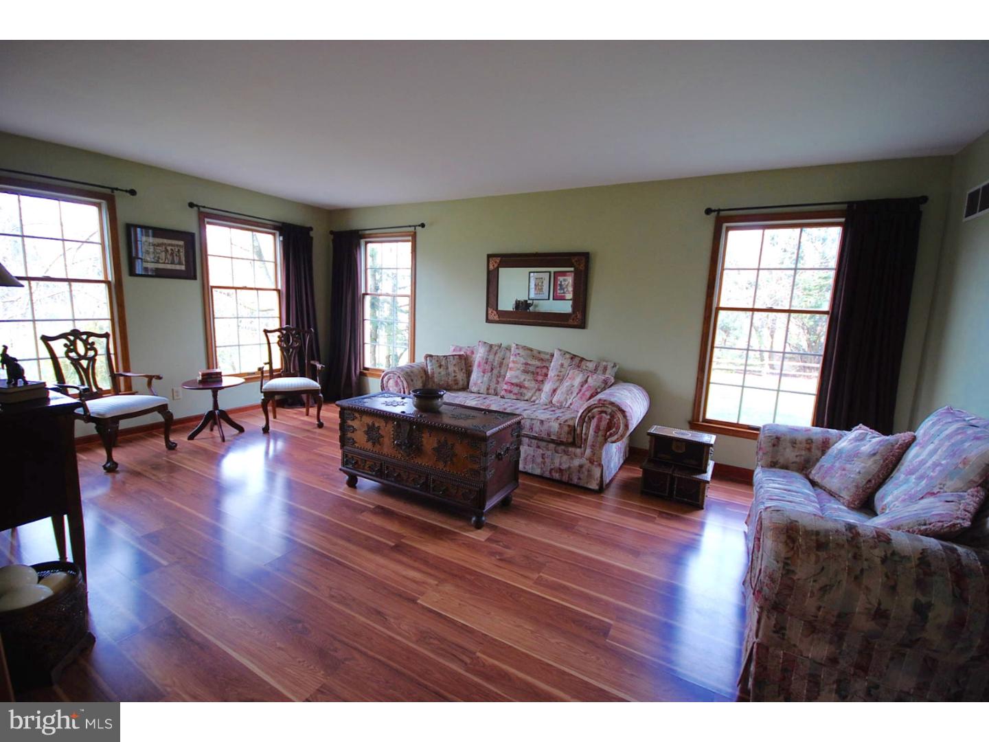 137 Sheehan Road Avondale, PA 19311 - Photo 4 of 20 Living Room