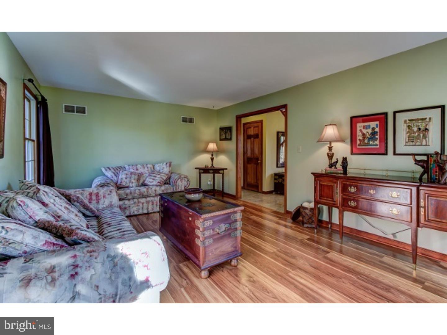 137 Sheehan Road Avondale, PA 19311 - Photo 6 of 20 Living Room