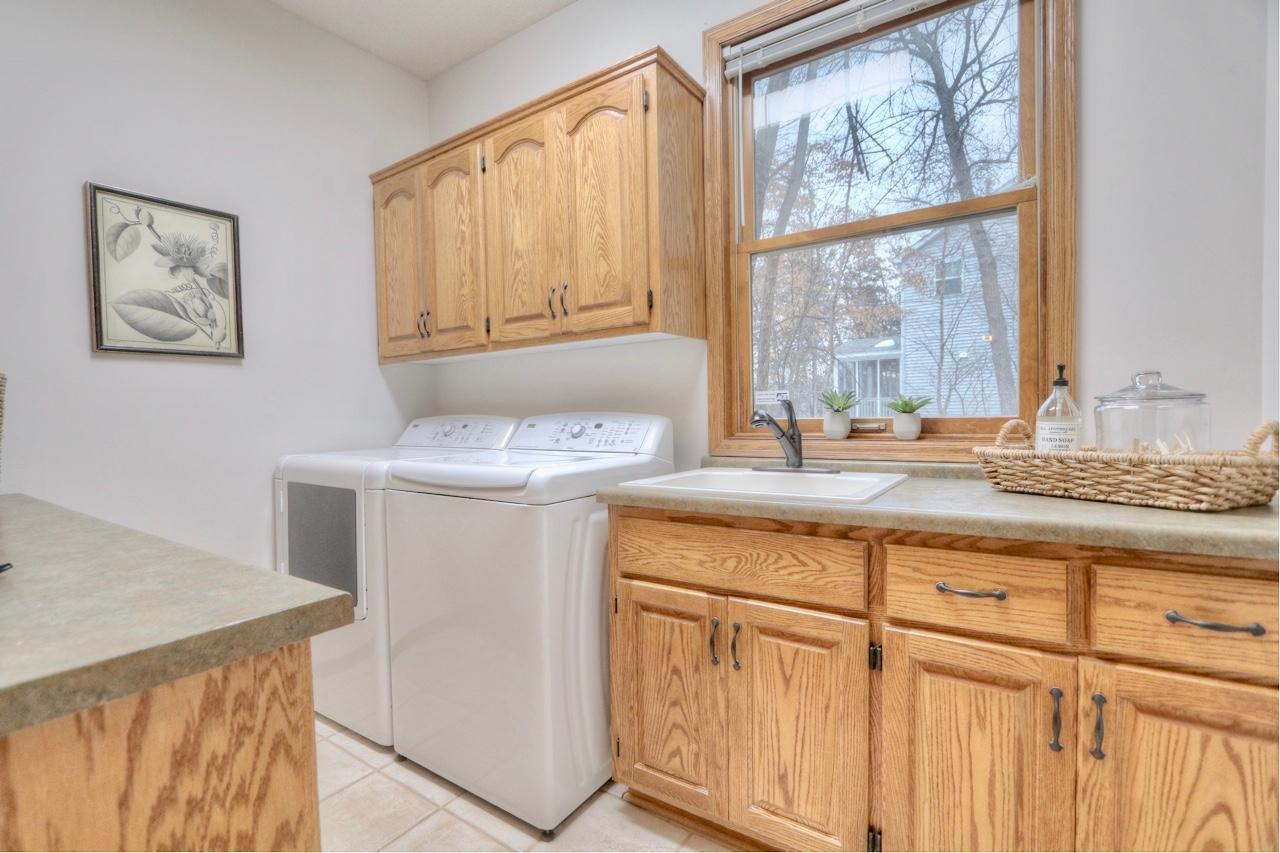 9425 Shetland Road Eden Prairie, MN 55347 - Photo 13 of 38