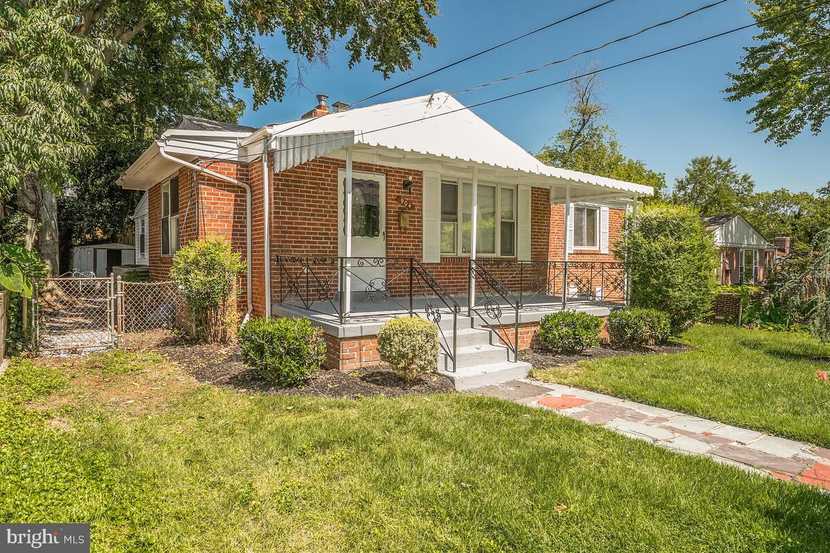 904 Newhall Street Silver Spring, MD 20901 - Photo 2 of 47 Gallery Image 2