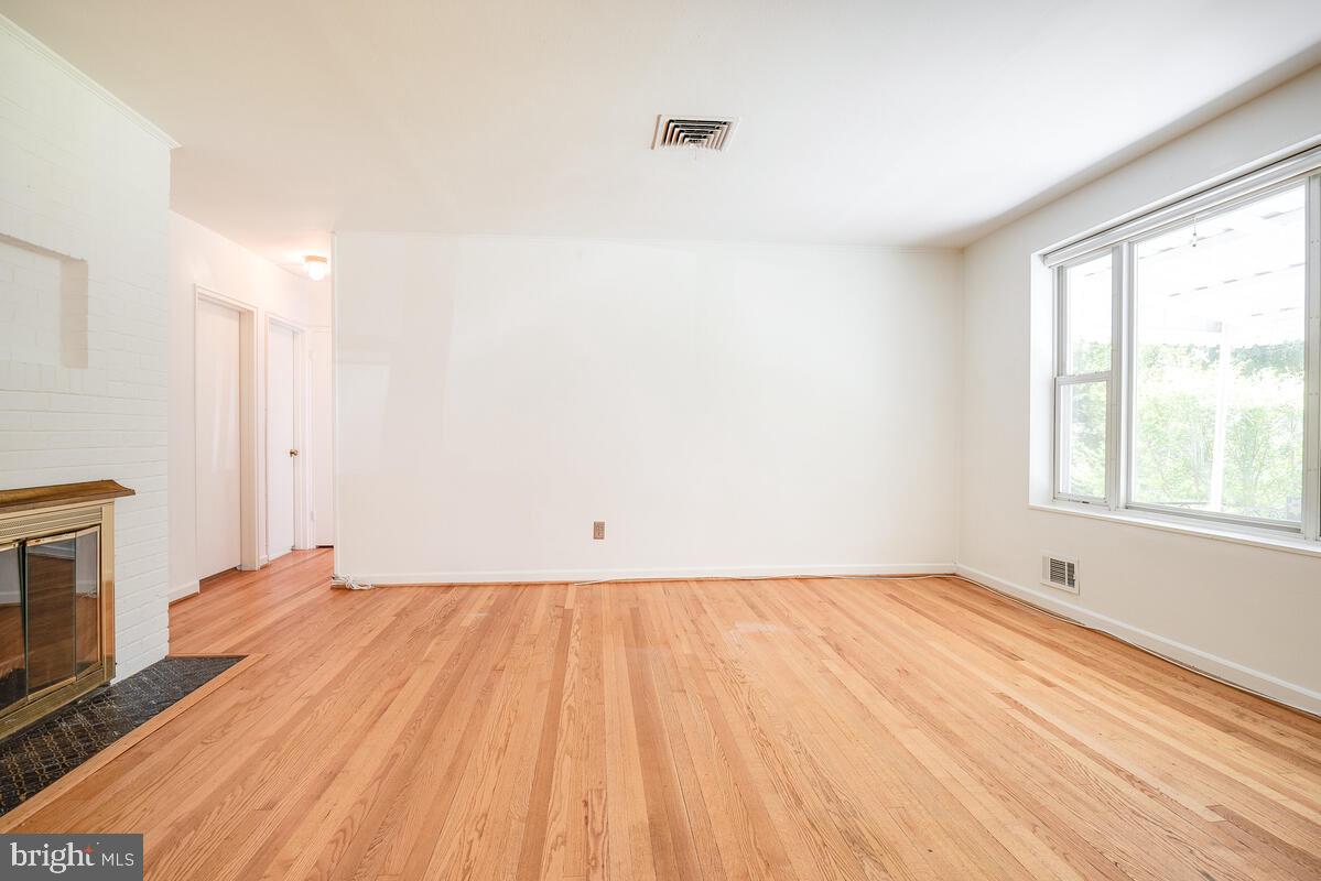 904 Newhall Street Silver Spring, MD 20901 - Photo 11 of 47 Gallery Image 11