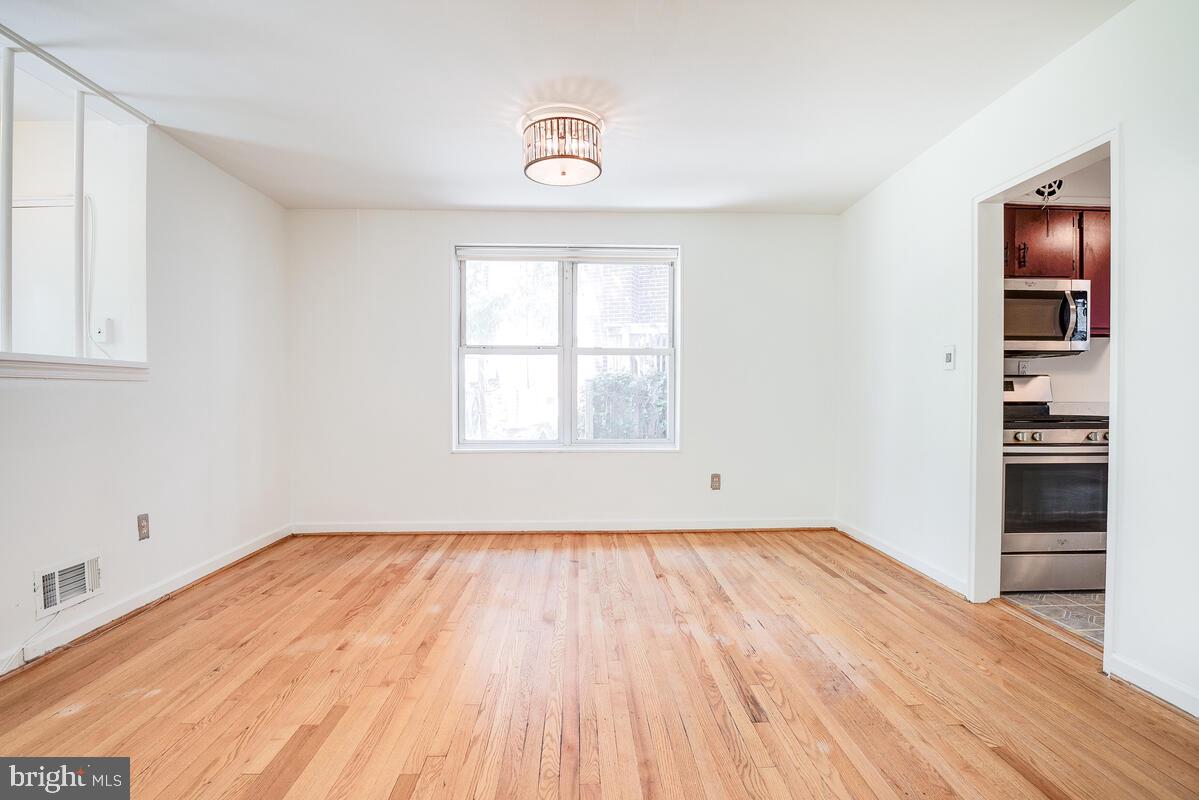904 Newhall Street Silver Spring, MD 20901 - Photo 13 of 47 Dining Area