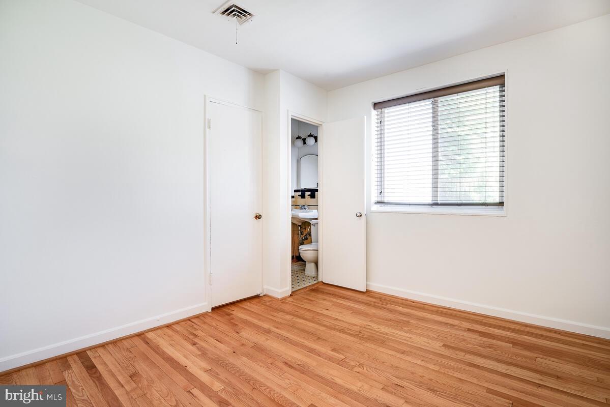 904 Newhall Street Silver Spring, MD 20901 - Photo 27 of 47 Bedroom #2