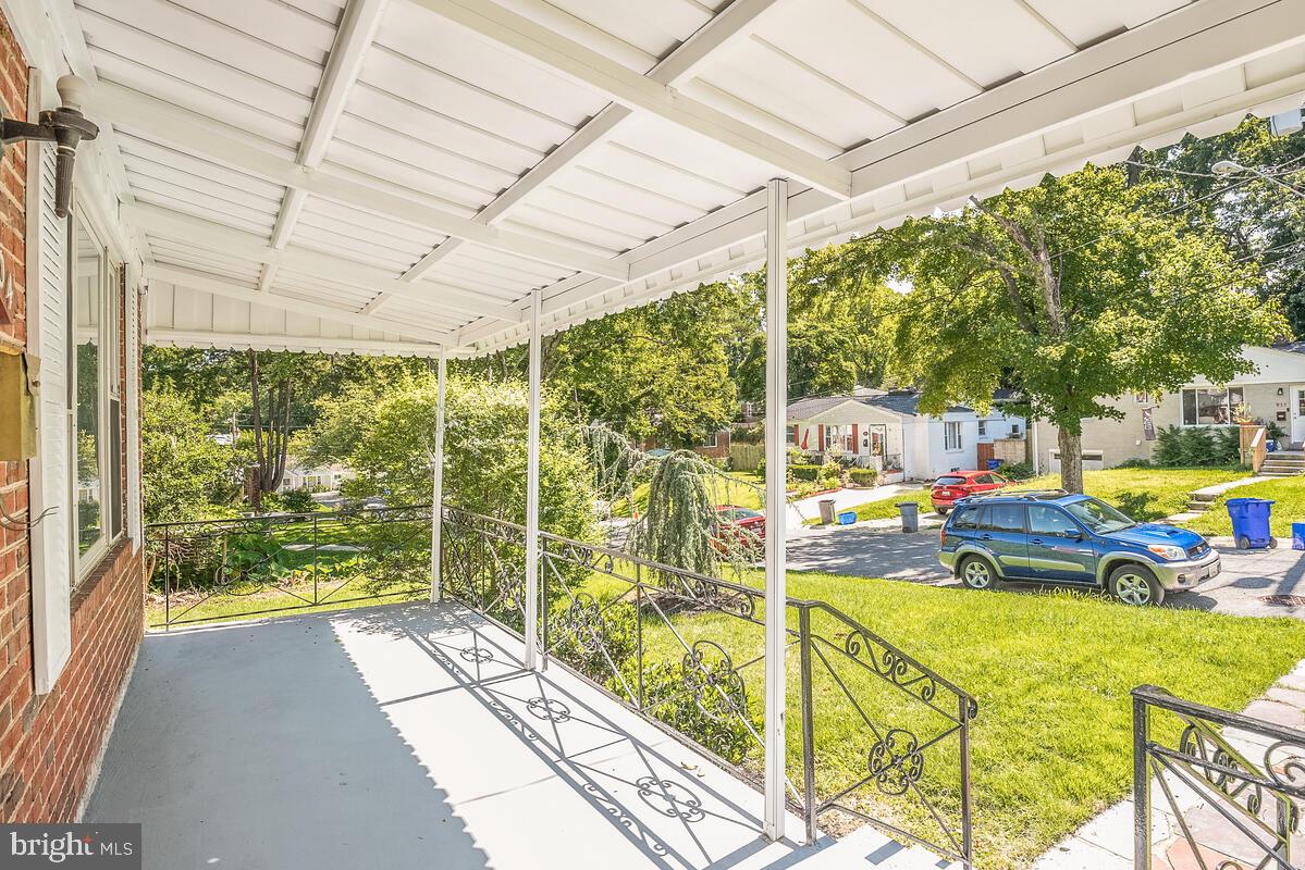 904 Newhall Street Silver Spring, MD 20901 - Photo 5 of 47 Gallery Image 5