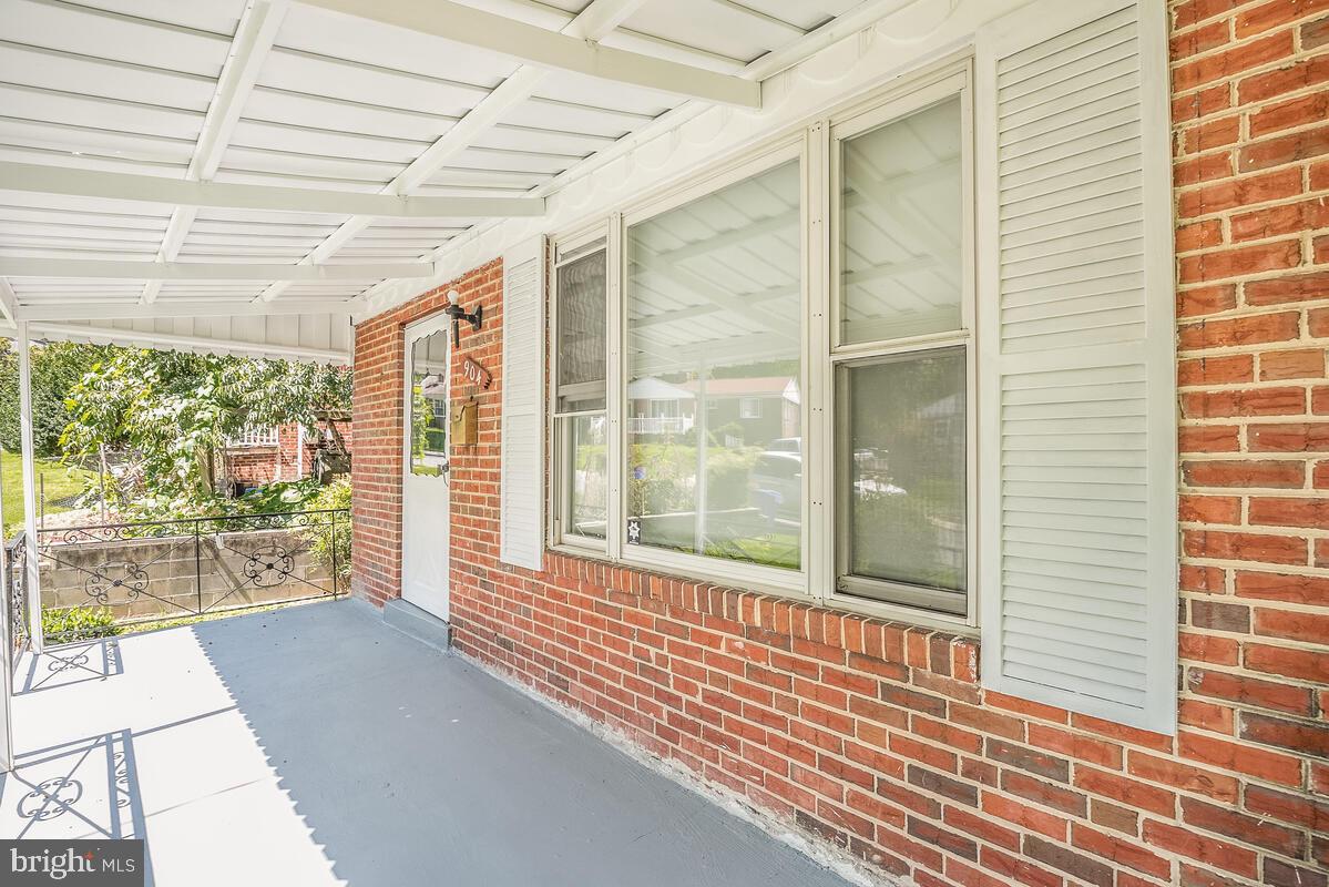 904 Newhall Street Silver Spring, MD 20901 - Photo 6 of 47 Gallery Image 6