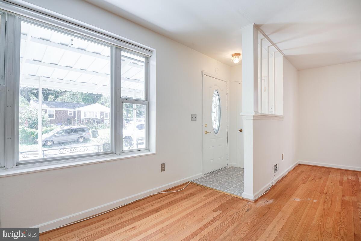 904 Newhall Street Silver Spring, MD 20901 - Photo 7 of 47 Entry Foyer w/Coat Closet