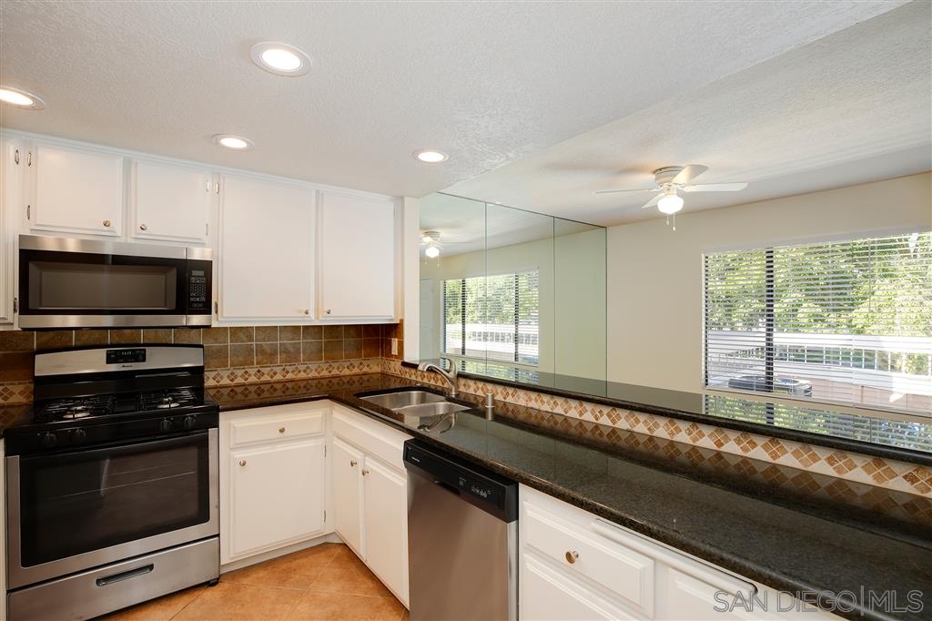 874 Buttercup Road Carlsbad, CA 92011 - Photo 9 of 22