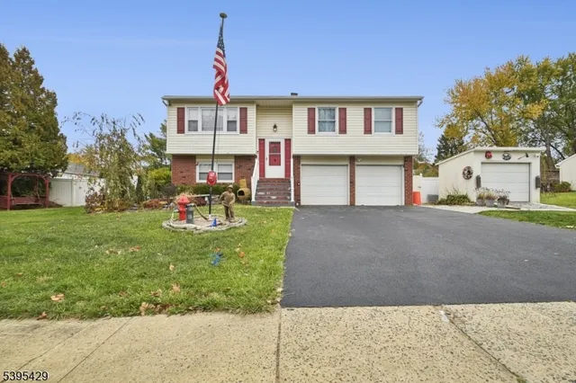 $455,000 | 197 Powder Horn Drive, Phillipsburg, NJ 08865
