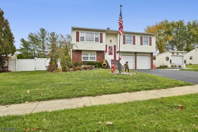 $455,000 | 197 Powder Horn Drive, Phillipsburg, NJ 08865