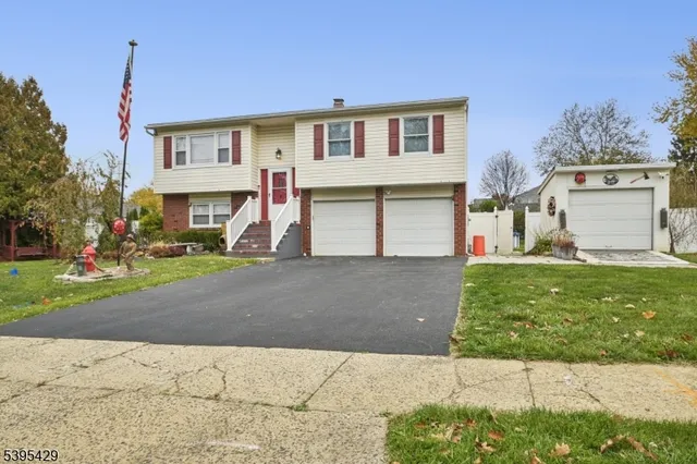 $455,000 | 197 Powder Horn Drive, Phillipsburg, NJ 08865