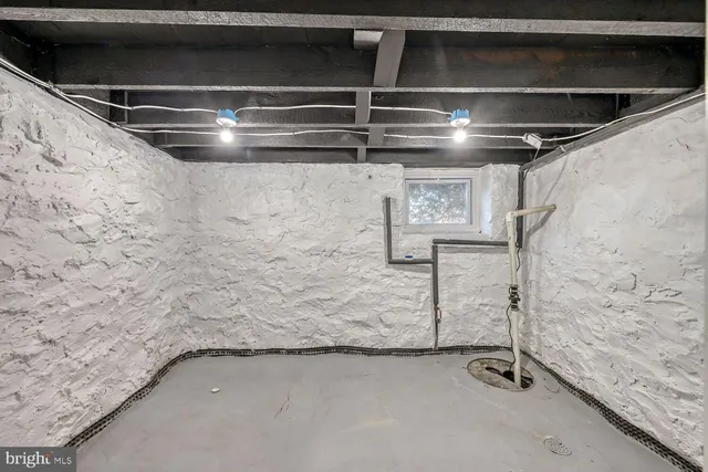 a view of a pathway of a building