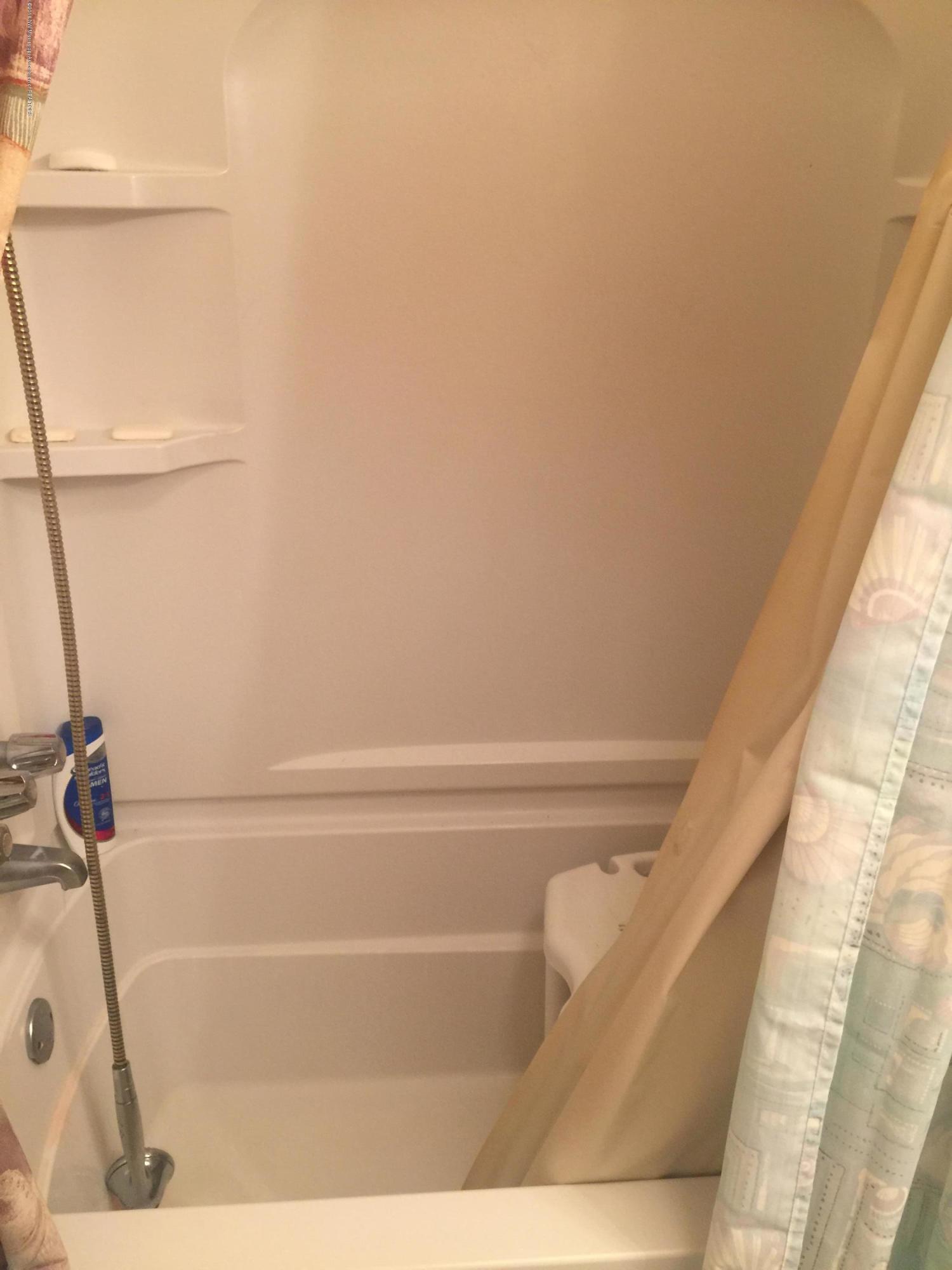 167 Bett Road Coldwater, MS 38618 - Photo 6 of 8 Shower/Tub