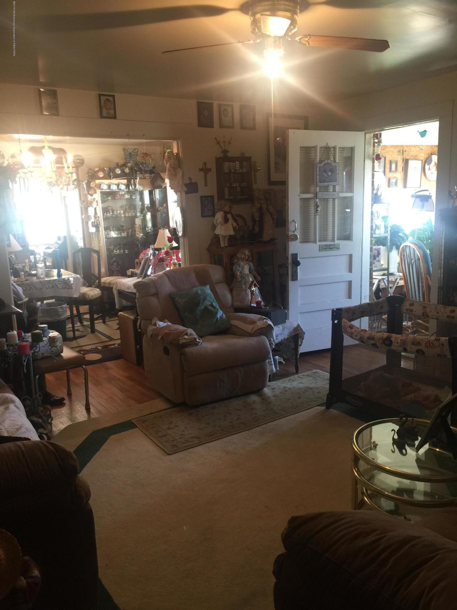 167 Bett Road Coldwater, MS 38618 - Photo 7 of 8 Living Room