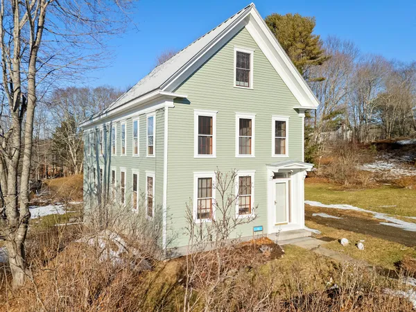 $385,000 | 16 School Street, Waldoboro, ME 04572