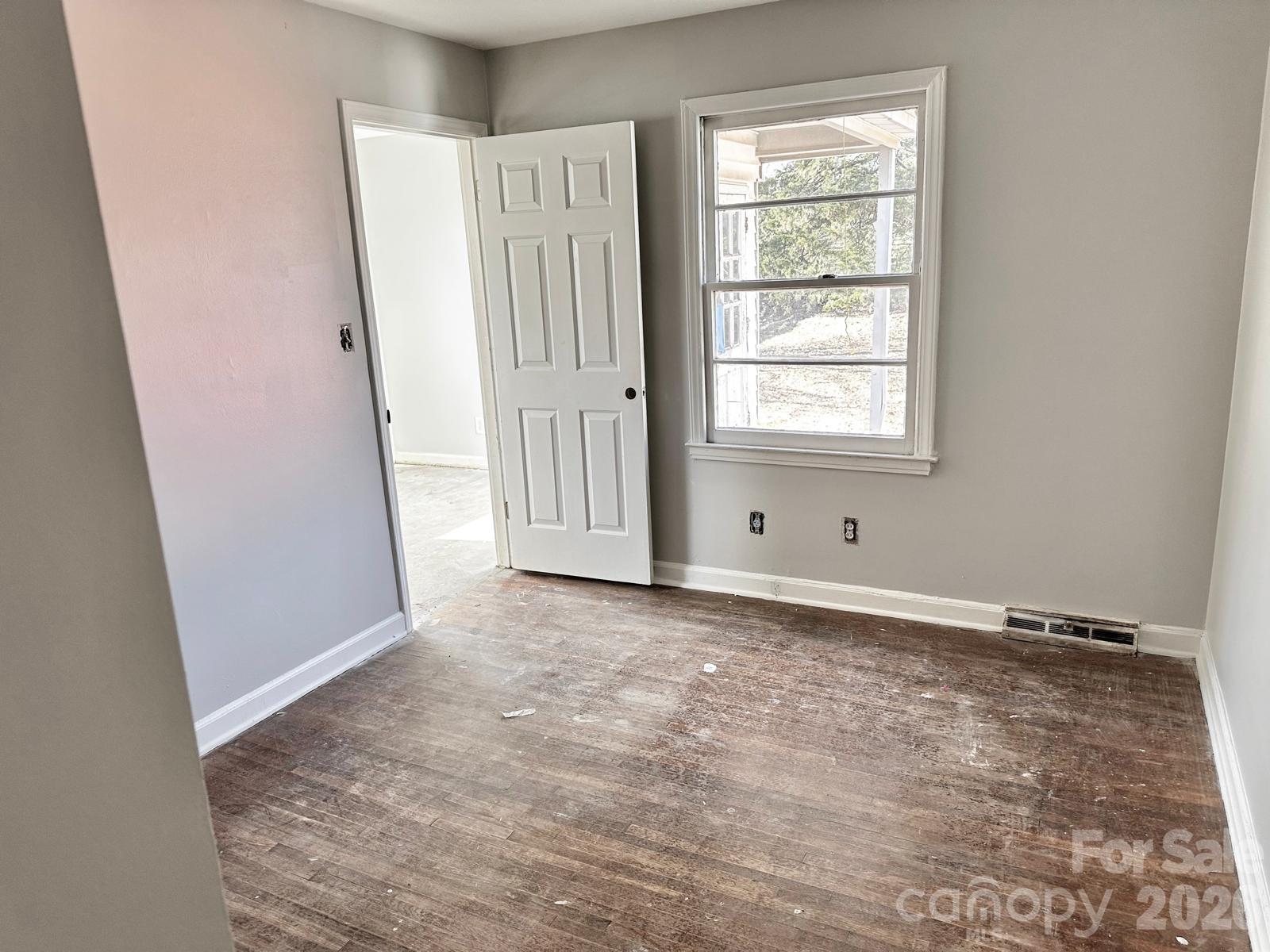 310 Hollis Road Charlotte, NC 28209 - Photo 11 of 37