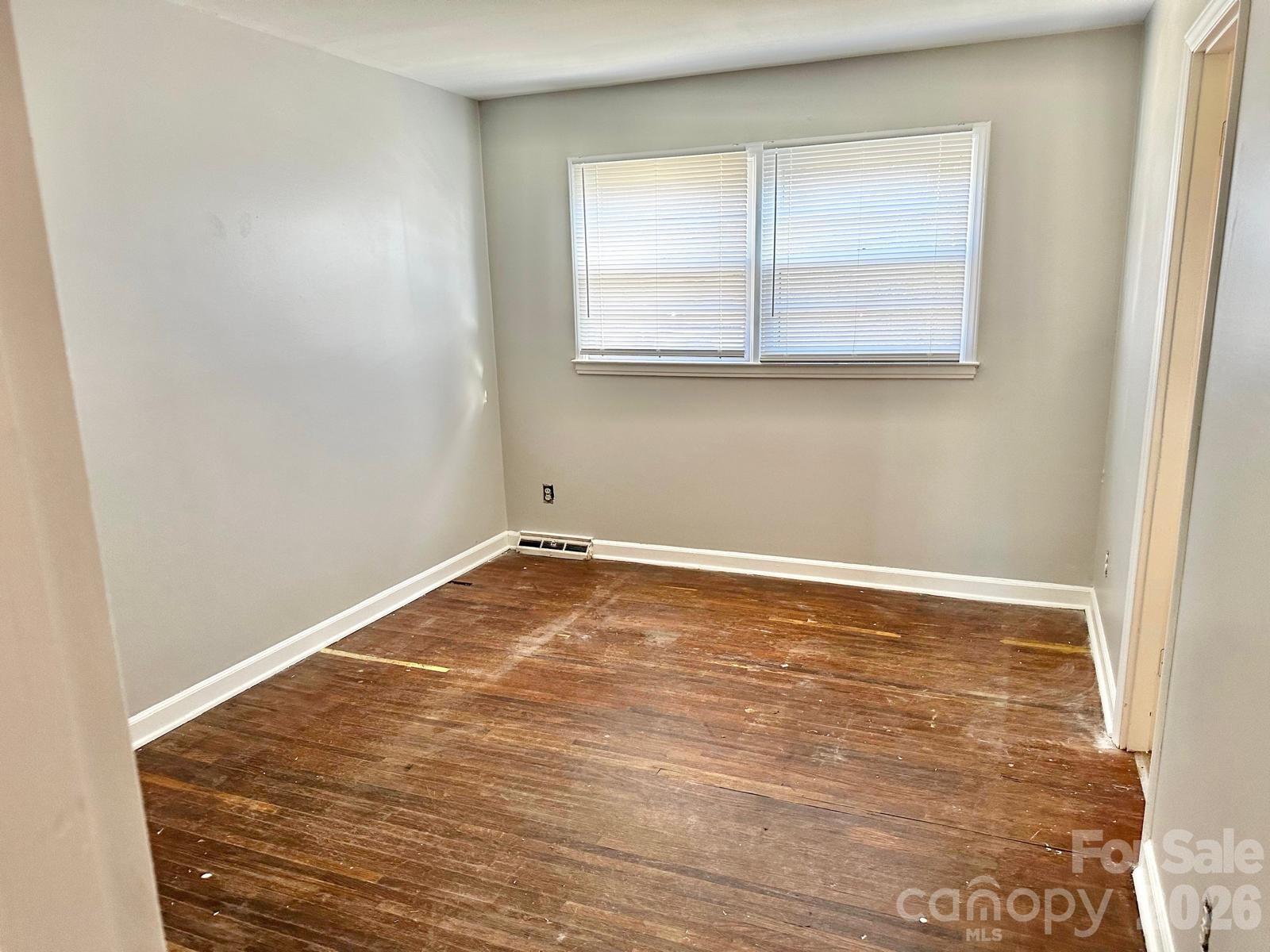 310 Hollis Road Charlotte, NC 28209 - Photo 4 of 37