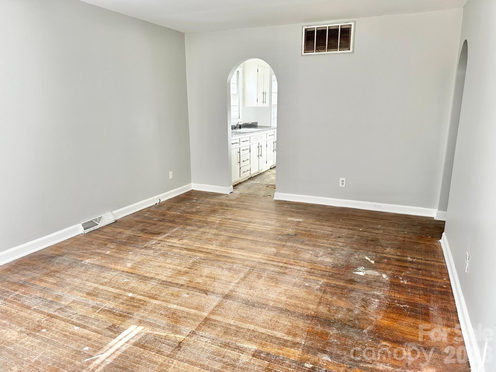 310 Hollis Road Charlotte, NC 28209 - Photo 8 of 37