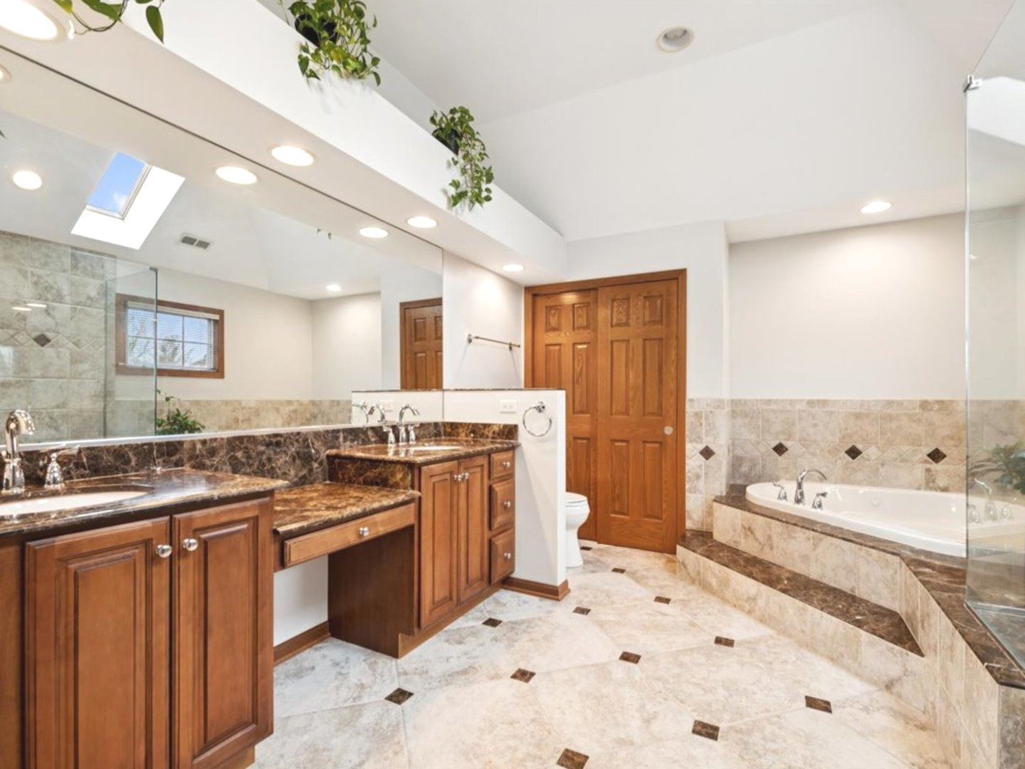 543 Chestnut Street Addison, IL 60101 - Photo 17 of 22 a large bathroom with a sink and a mirror
