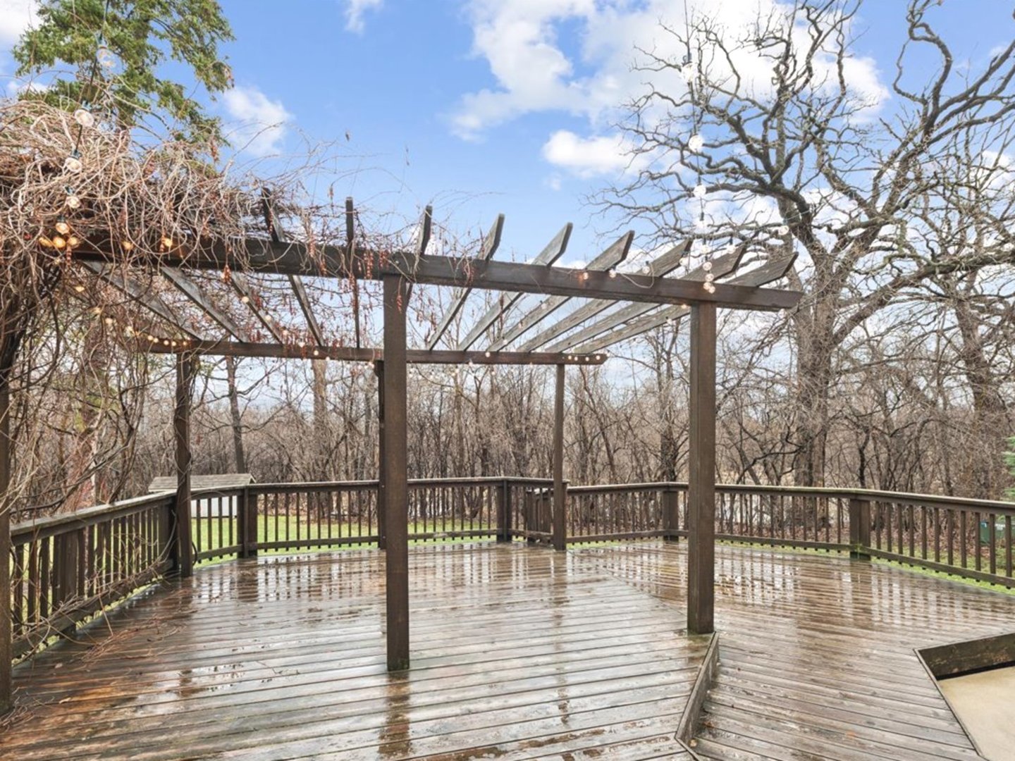 543 Chestnut Street Addison, IL 60101 - Photo 3 of 22 a view of entryway with wooden floor