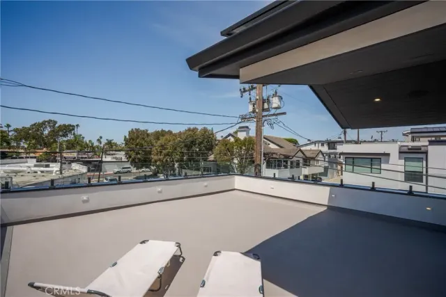 $2,350,000 | 521 Iris Avenue, Corona del Mar, CA 92625