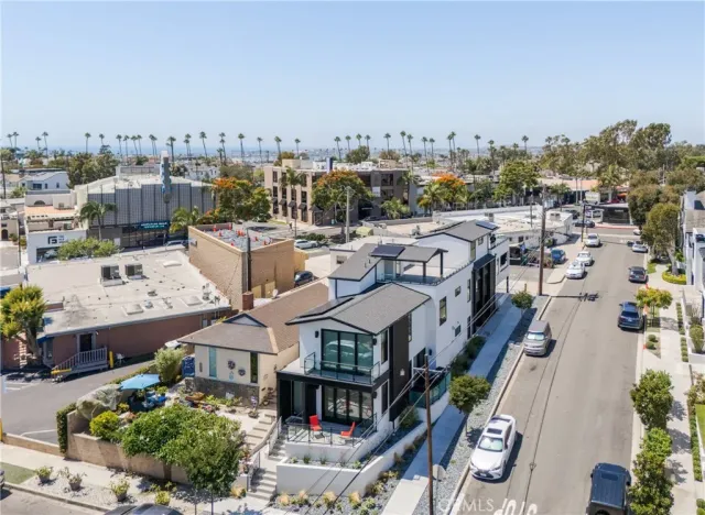 $2,350,000 | 521 Iris Avenue, Corona del Mar, CA 92625