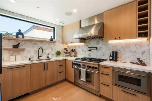 $2,350,000 | 521 Iris Avenue, Corona del Mar, CA 92625