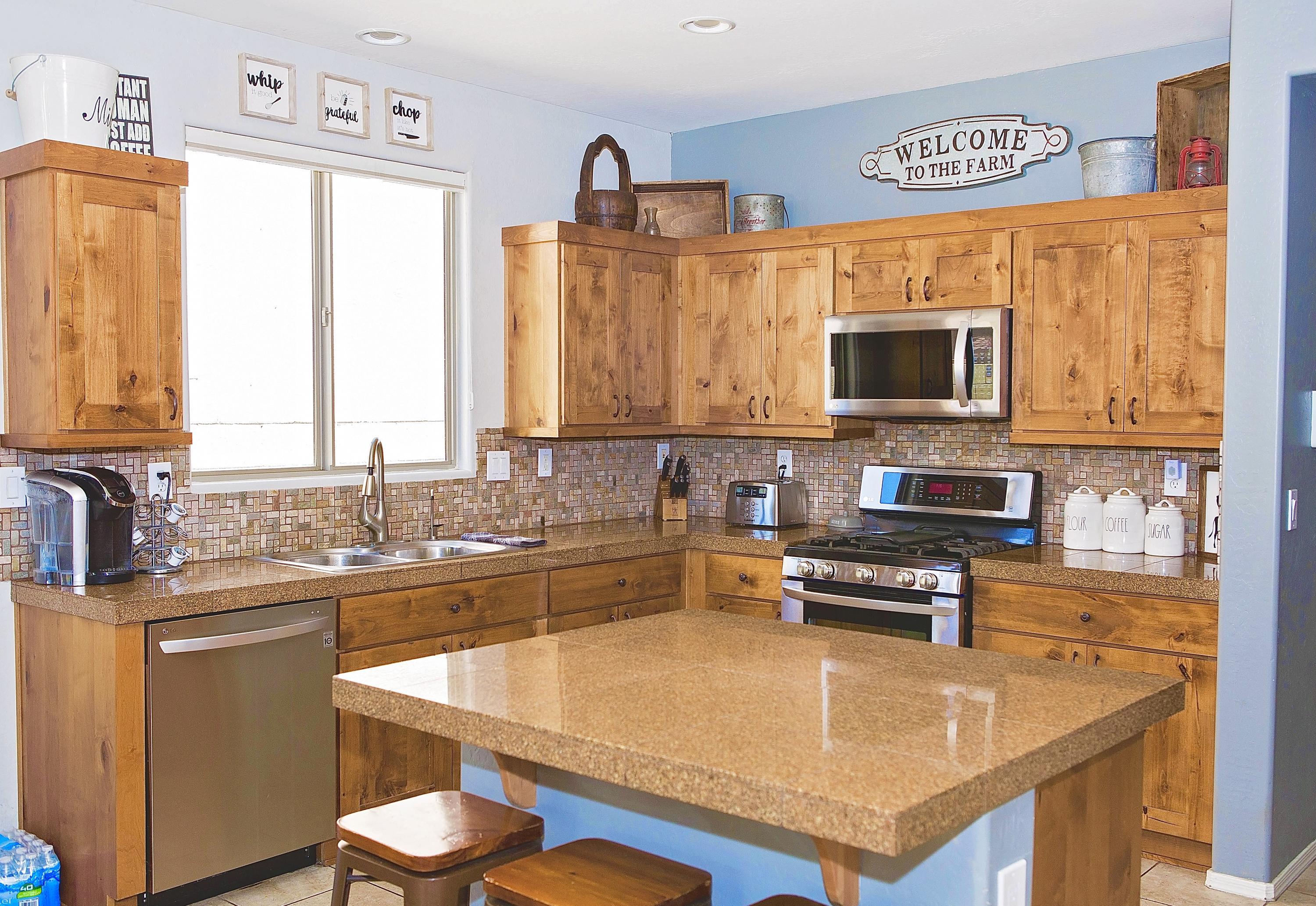 40808 North Raleigh Court Phoenix, AZ 85086 - Photo 6 of 20 Custom Alder Cabinets