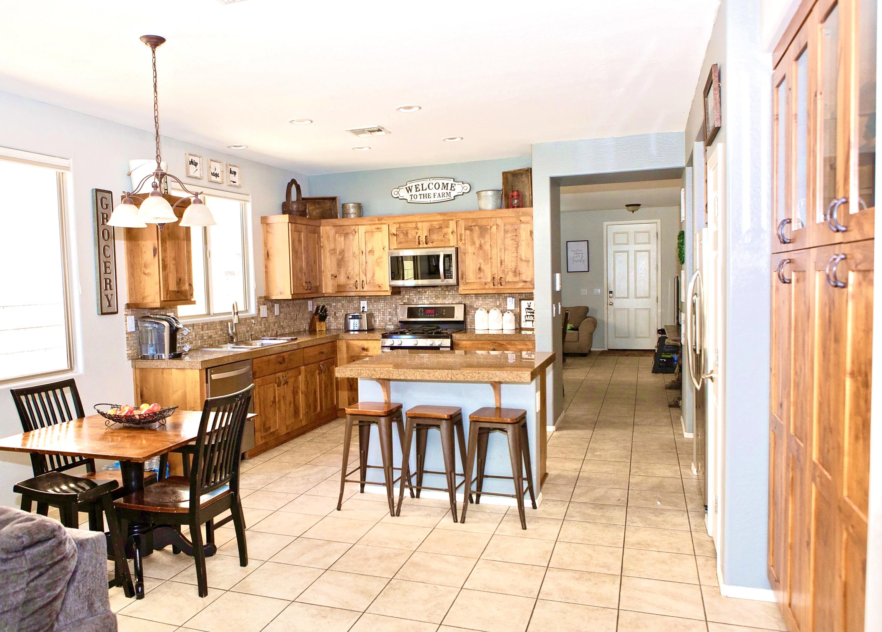 40808 North Raleigh Court Phoenix, AZ 85086 - Photo 7 of 20 Bright Kitchen