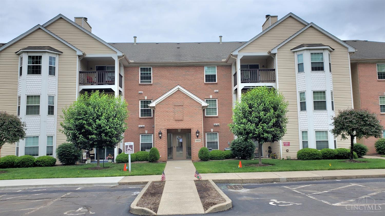 4331 Regency Ridge Court, Unit 106 Cincinnati, OH 45248 - Photo 2 of 52 Gallery Image 2