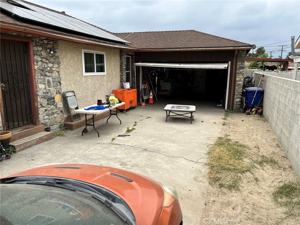 10205 Bryson Avenue South Gate, CA 90280 - Photo 34 of 35 a backyard of a house with seating space