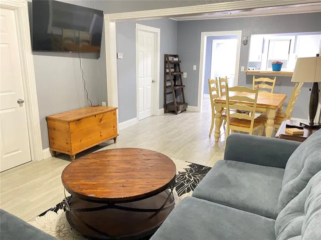 $2,595 | 3427 West Palmetto Street, Tampa, FL 33607