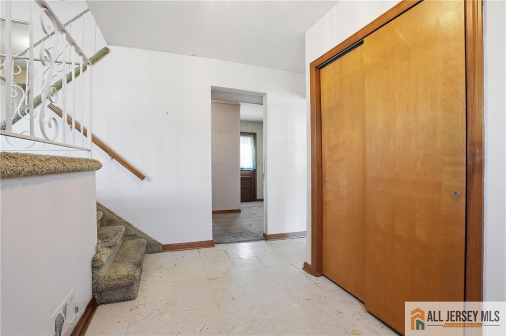 11 Reo Court Colonia, NJ 07067 - Photo 6 of 33