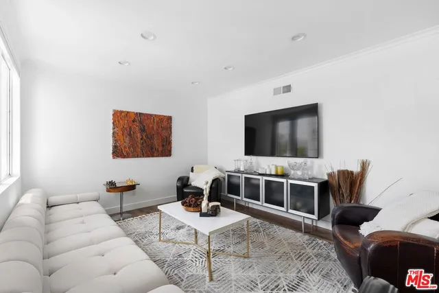 $2,500,000 | 19673 Valdez Drive, Tarzana, CA 91356