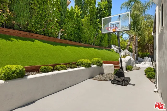 $2,500,000 | 19673 Valdez Drive, Tarzana, CA 91356