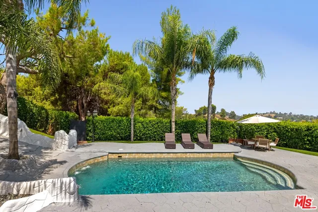 $2,500,000 | 19673 Valdez Drive, Tarzana, CA 91356