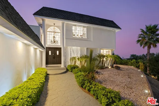 $2,500,000 | 19673 Valdez Drive, Tarzana, CA 91356