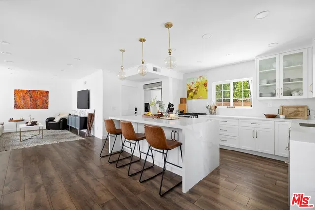 $2,500,000 | 19673 Valdez Drive, Tarzana, CA 91356