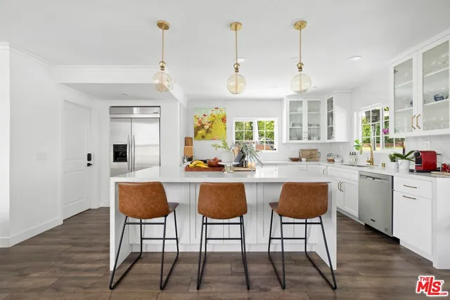 $2,500,000 | 19673 Valdez Drive, Tarzana, CA 91356