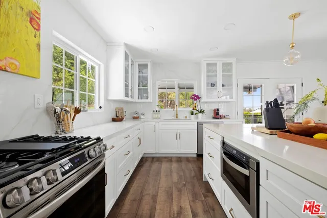 $2,500,000 | 19673 Valdez Drive, Tarzana, CA 91356