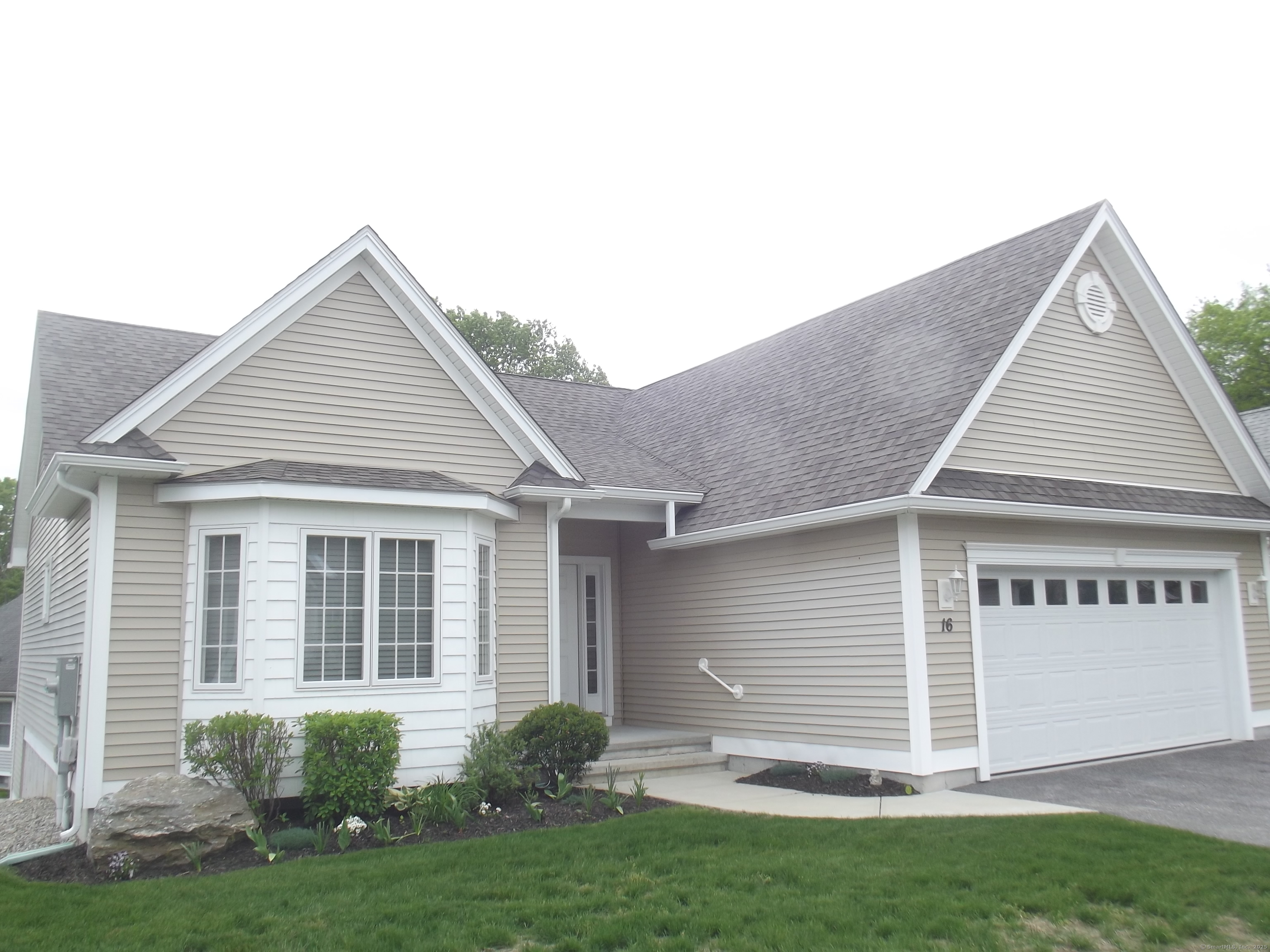 a view of a house with a yard