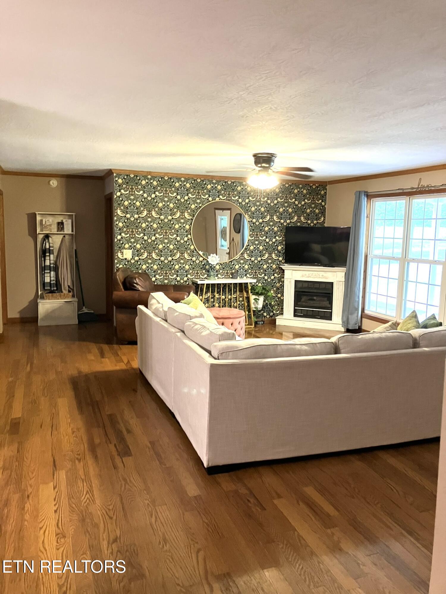 2712 Tinchtown Road Jamestown, TN 38556 - Photo 5 of 34 Living Room 2