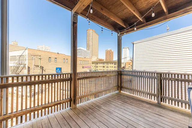 $3,795 | 726 West Addison Street, Unit 3, Chicago, IL 60613