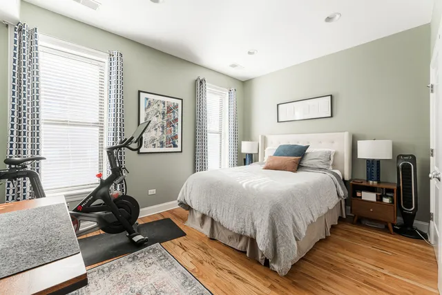 $3,795 | 726 West Addison Street, Unit 3, Chicago, IL 60613