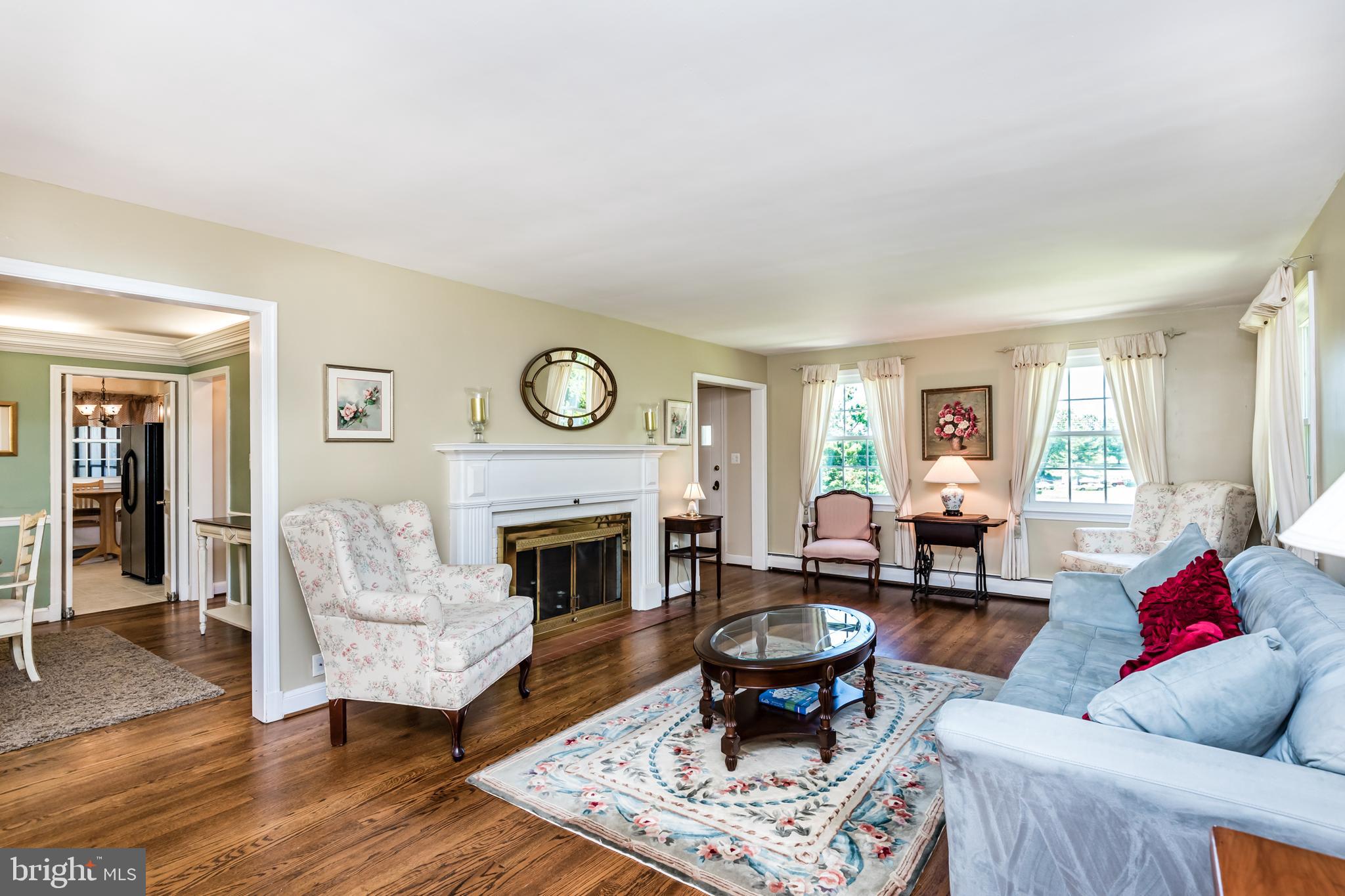 6901 Dorsey Road Laytonsville, MD 20882 - Photo 11 of 60 Main lvl family room/hardwoods/built-ins/fireplace