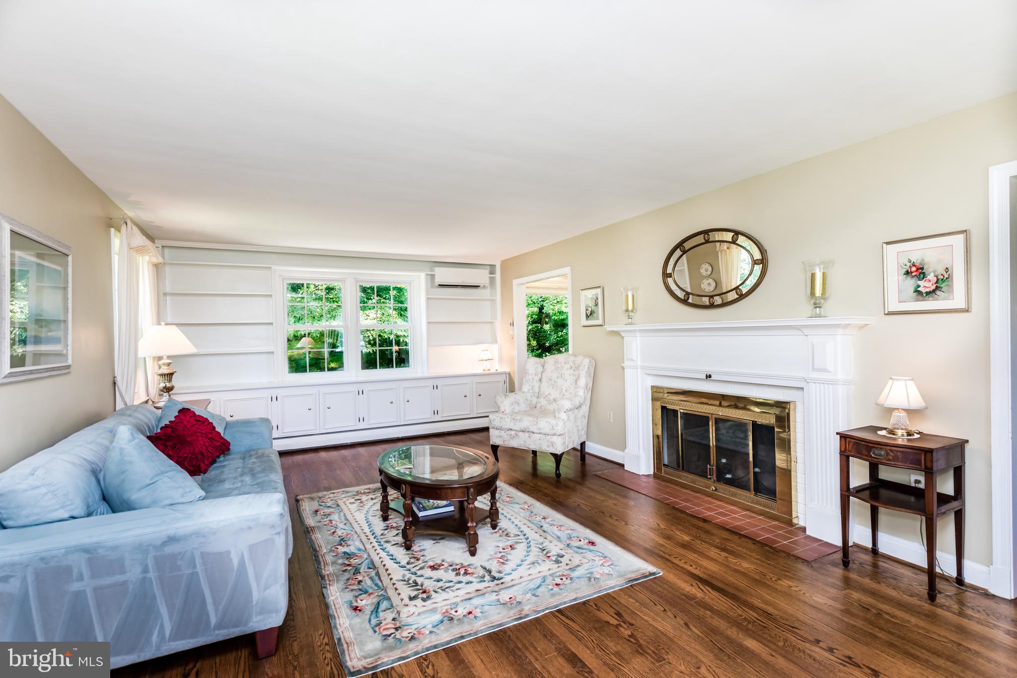 6901 Dorsey Road Laytonsville, MD 20882 - Photo 12 of 60 Main lvl family room/hardwoods/built-ins/fireplace