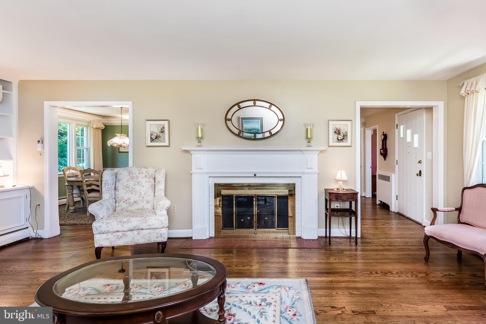 6901 Dorsey Road Laytonsville, MD 20882 - Photo 13 of 60 Main lvl family room/hardwoods/built-ins/fireplace