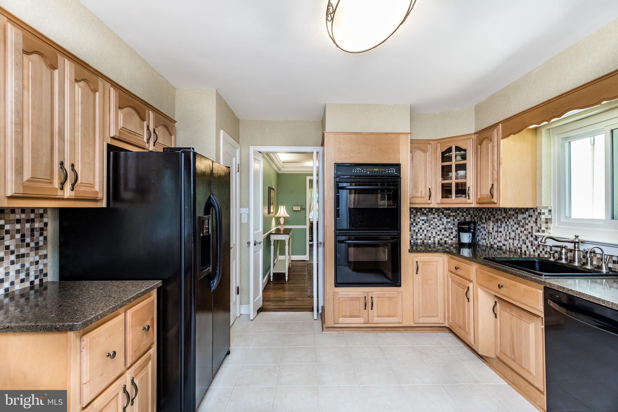 6901 Dorsey Road Laytonsville, MD 20882 - Photo 22 of 60 Kitchen with tile backsplash, & granite counters