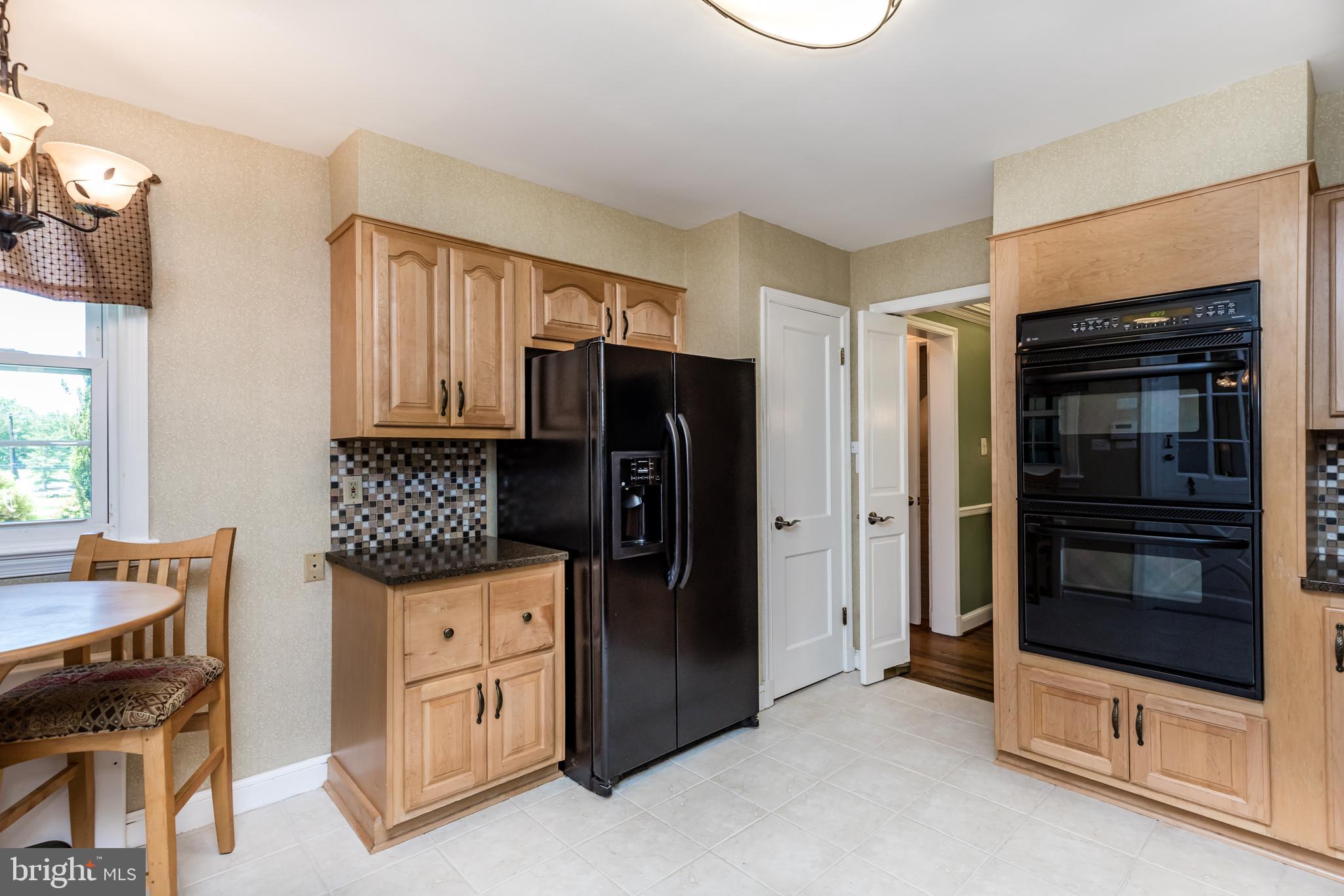 6901 Dorsey Road Laytonsville, MD 20882 - Photo 23 of 60 Kitchen with tile backsplash, & granite counters