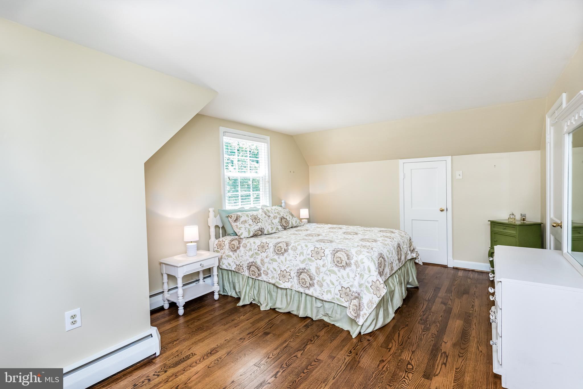 6901 Dorsey Road Laytonsville, MD 20882 - Photo 29 of 60 Upper level bedroom 2 with walk in closet